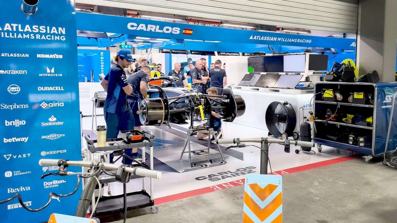 Carlos Sainz Jr, Williams Racing, Singapore F1, with Keeper Security